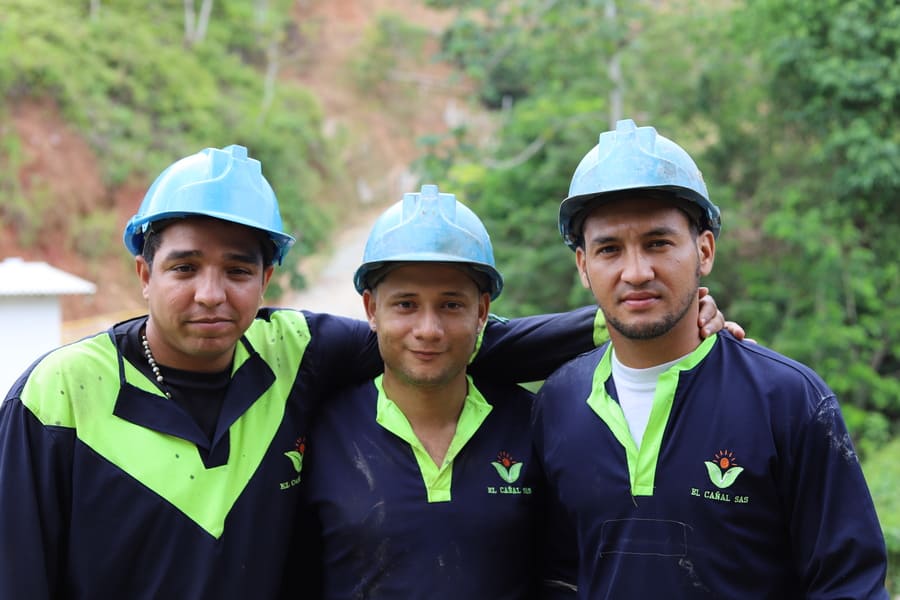 Construimos Oportunidades de Oro para los mineros, sus familias y las comunidades a través la legalidad.