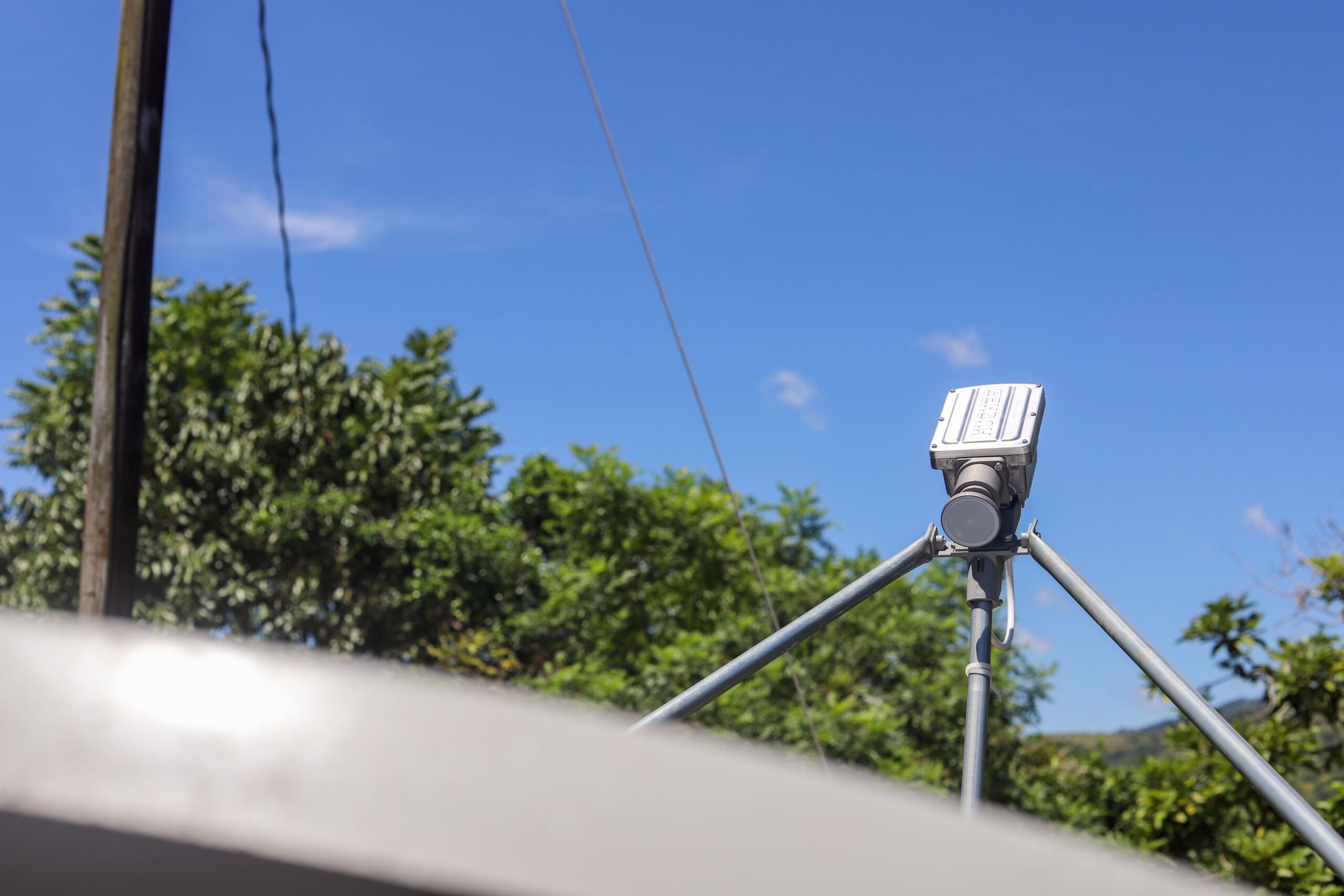 Internet satelital llega a las escuelas rurales de la región del Nus